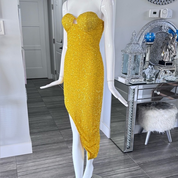 NWOT 🌼 Yellow Sequin Strapless Asymmetrical Dress - Picture 3 of 17